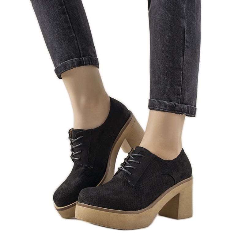 Crne gležnjače na vezicu na Cascio stupu crno