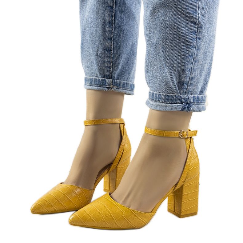 Senfne pumpe na Daviesovom postu žuta boja