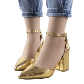 Zlatne pumpe na Davies stupu zlatni