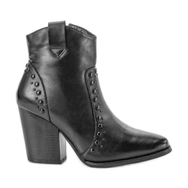 Crne gležnjače na Mero stupu crna