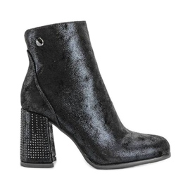 Crne gležnjače na Zodijaku crna