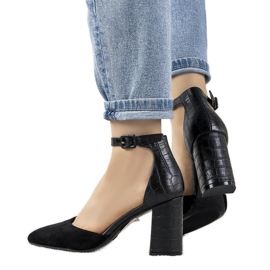 Crne pumpe na mjestu Natalie crna