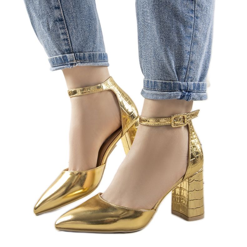 Zlatne pumpe na Ayersovom stupu zlatna