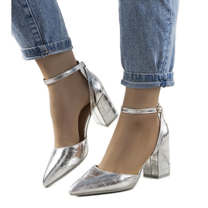 Srebrne pumpe na Daviesovom postu srebro