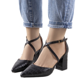 Crne crpke na stupu Strutt crna