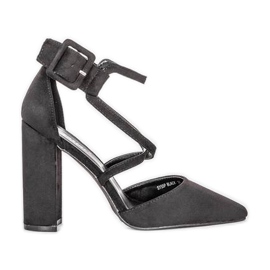 Crne pumpe na stupu Piper crna