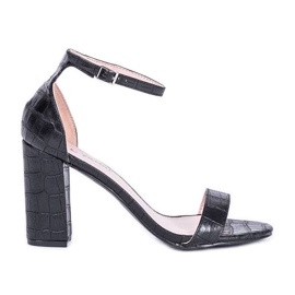 Crne sandale na Millo stupu crno