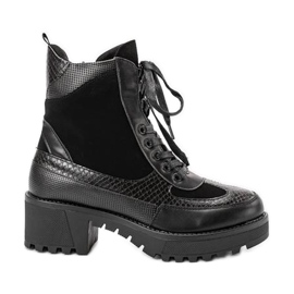 Crne crne ravne štikle od Vel crna