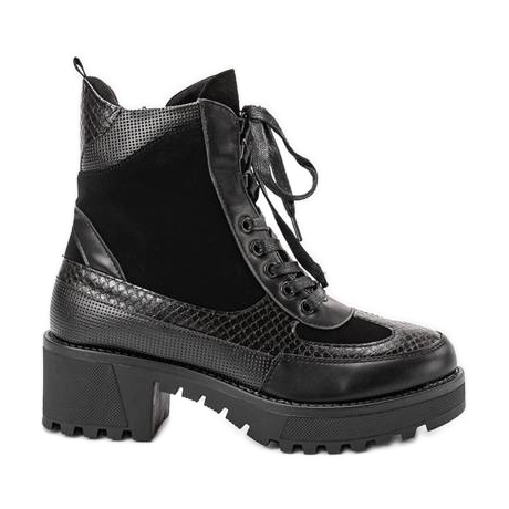 Crne crne ravne štikle od Vel crno