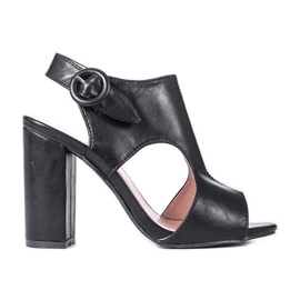 Crne sandale na Caitlin postu crna