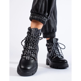 Crne torbe na platformi Vinceza crna