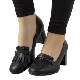 Crne pumpe na stupu od Aliceine eko kože crna