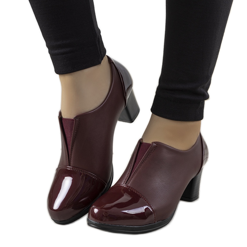 Maroon brogues na mjestu Villareala crvena