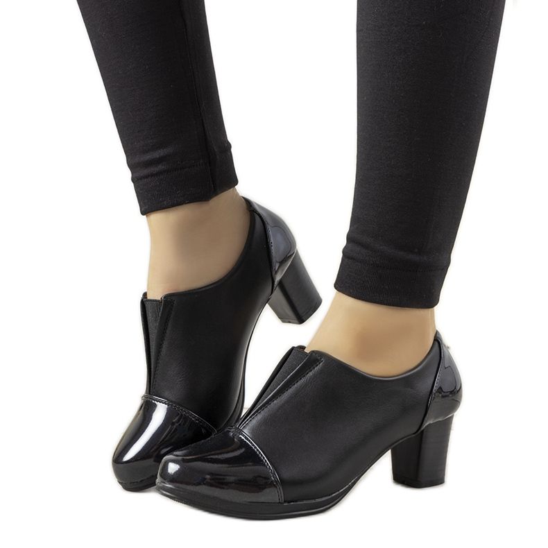 Crne cipele na mjestu Villareala crno