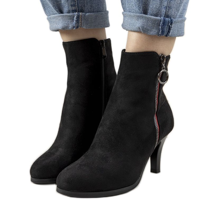 Crne čizme s ukrasnim Yoana zatvaračem crno