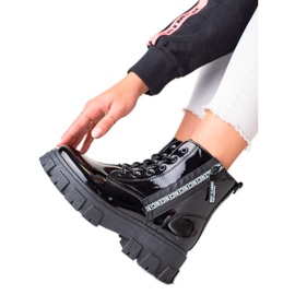 TRENDI Radnici u crnom čvoru na platformi crna