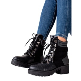 Janessa Black Workers Snake Print crna