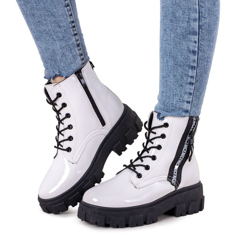 Bijele lakirane čizme Brisette bijela