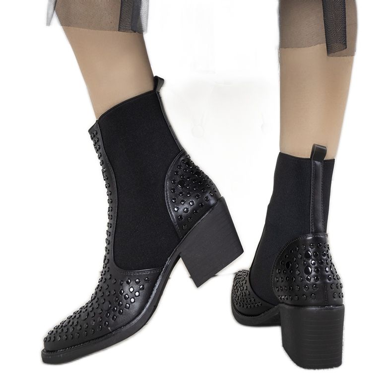 Crne čizme ukrašene Camus klinovima crno