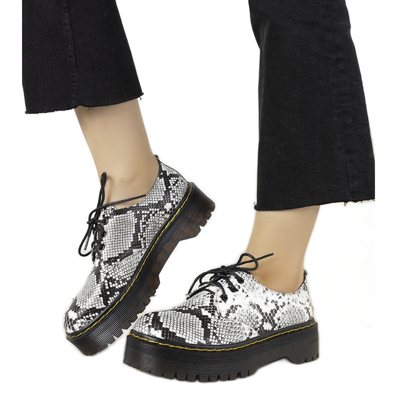 Crne cipele s motivom zmijske kože na debelom potplatu Ronde bijela