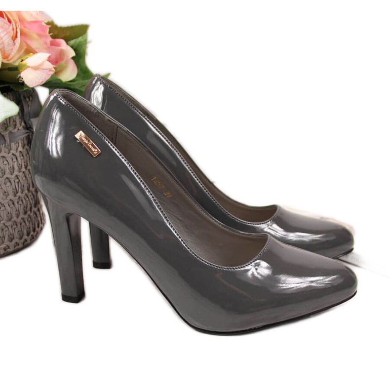 Pumpe lakirane na stupu Sergio Leone W SK3P sivo siva