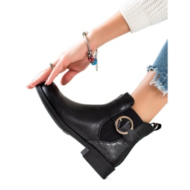 TRENDI Čizme sa zlatnom kopčom crna