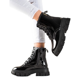 Sergio Todzi Crni lovci na platformi crna