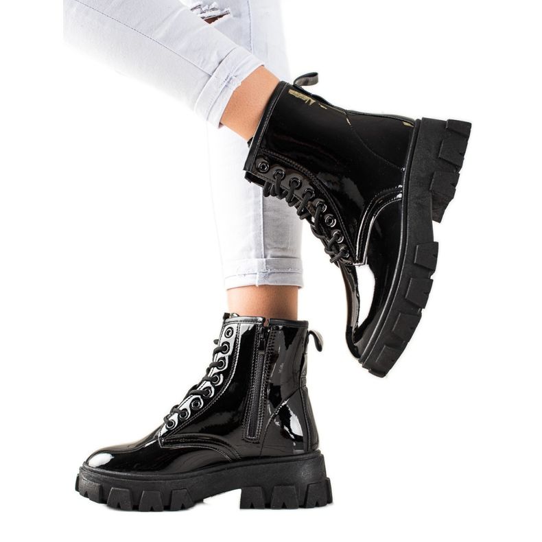 Sergio Todzi Crni lovci na platformi crno