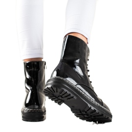 Moderne lakirane čizme crna