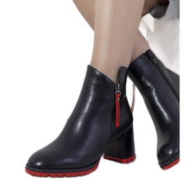 Crne izolirane čizme Coster crna