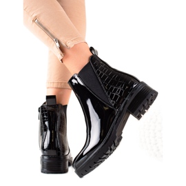 Bestelle Crne lakirane čizme crna