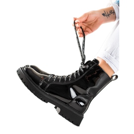 TRENDI Crne čizme na vezanje crna