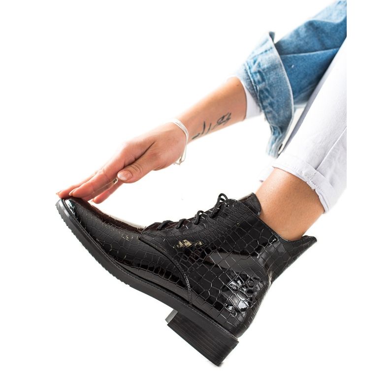 TRENDI Elegantne čizme s uzorkom crno