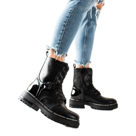 TRENDI Crni radnici s kopčom crna