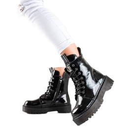 Filippo Kožarski radnici na platformi crno