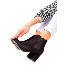 TRENDI Ležerne čizme na postu crna