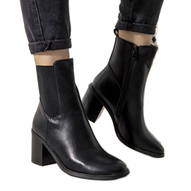 Crne izolirane čizme na Michelle stupcu crna