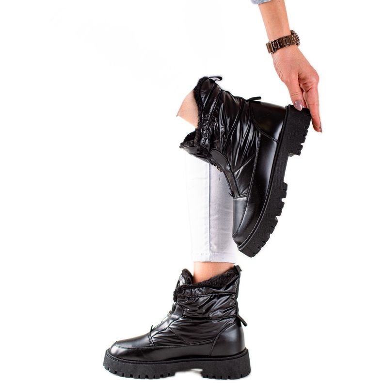 TRENDI Crne sjajne čizme za snijeg crno