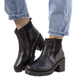 Crne izolirane čizme na stupu Ruel crna