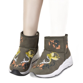 Jamil je izvezao zelene čizme za snijeg zelena