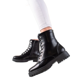 Bestelle Klasični traperi s ukrasnim patentnim zatvaračem crna