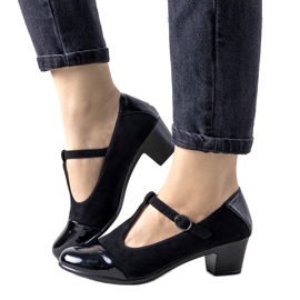 Crne pumpe na stupu s lakiranim desertnim prstom crna