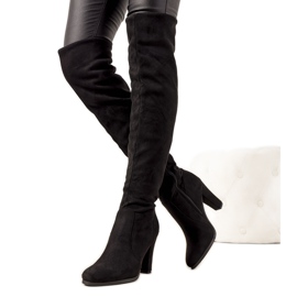 Crne čizme na stupu izoliranog Licurga crna