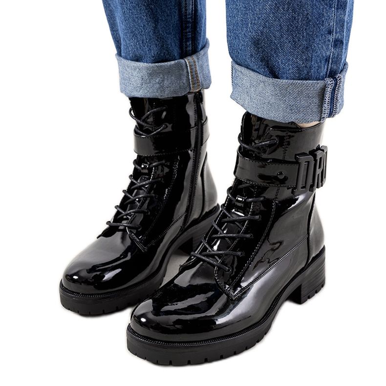 Crne patentirane Puga izolirane čizme crno