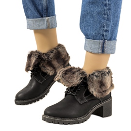 Crne izolirane čizme s Varrone krznom crna