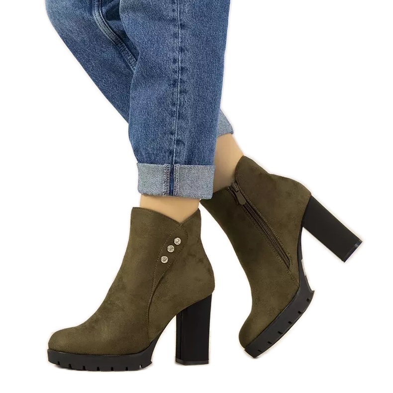 Castaneda antilop zelene čizme na stupu zelena