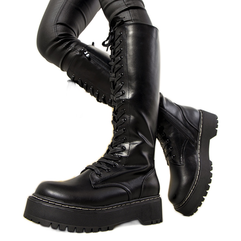 Crne izolirane ženske čizme iz Patina crno