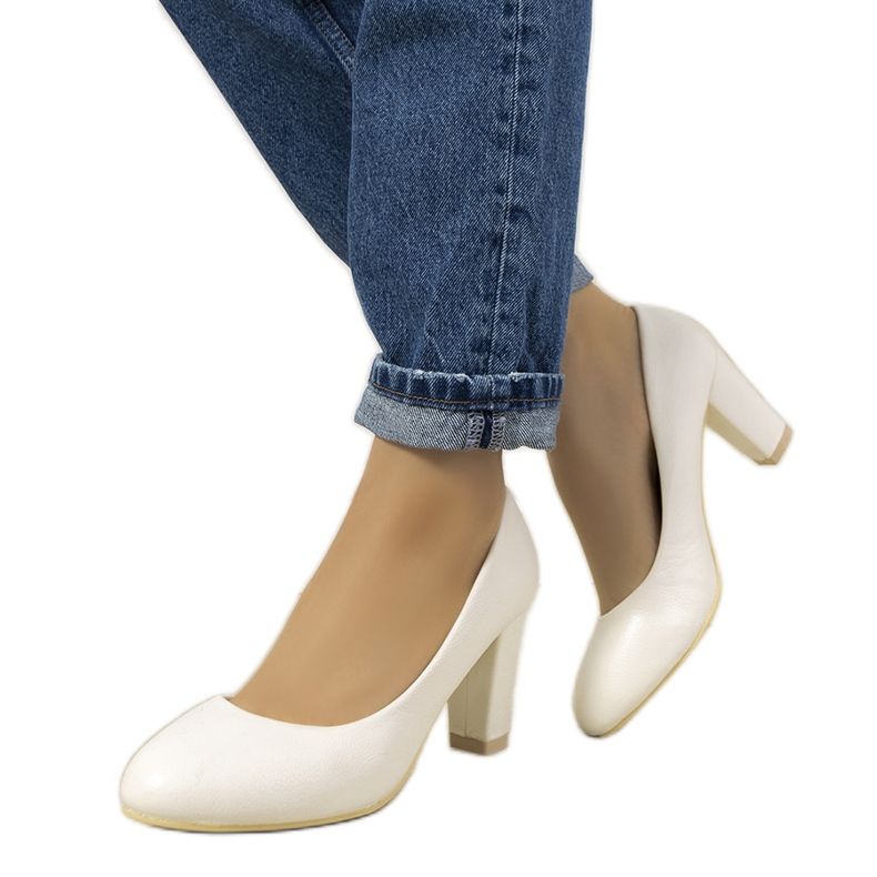 Bijele pumpice na Unos postu bijela