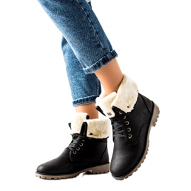 TRENDI Crne čizme s rolanjem crna