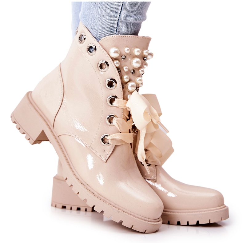 PL4 Lakirane tople radnice s bež biserima